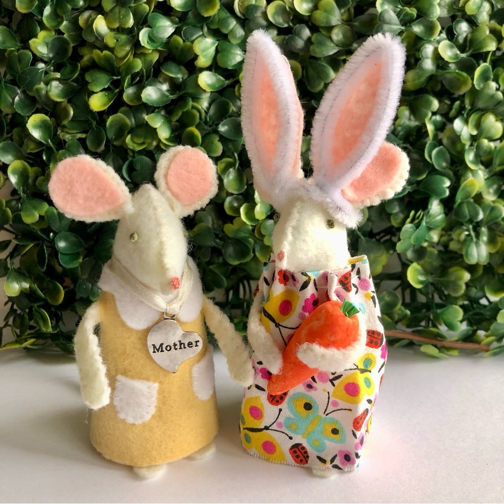 Mother felt Mouse art doll butter yellow dress pendant hand-sewn Handmade gift - Picture 8 of 8